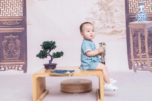 山东宝宝眼睛肿是什么原因